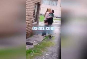 Публичное узбекское порно. Муж трахает жену на улице uzpornofm.ru