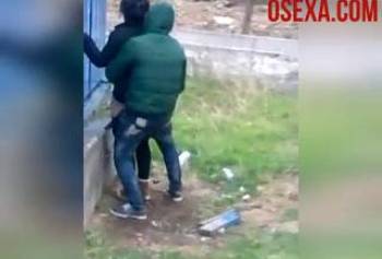 Быстрый узбекский секс в позе стоя в парке Андижана